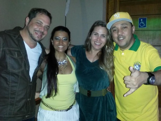Conrado, Bia Falcão, Andrezinho e Andréia Sorvetão em show na Zona Oeste do Rio (Foto: Divulgação)