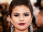 Selena Gomez está muito baladeira e andando com má companhia, diz site 