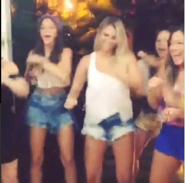 Bruna Marquezine dançando o Lepo Lepo (Foto: Reprodução/ Instagram)