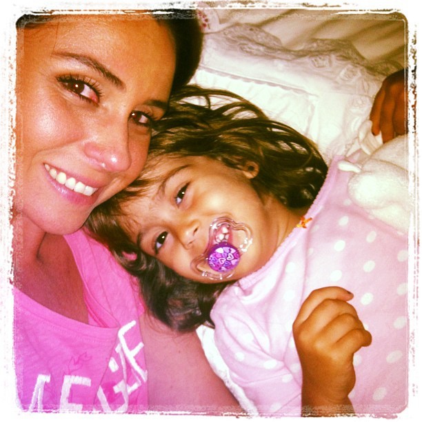 Giovanna Antonelli posa com uma das filhas (Foto: Instagram)