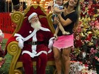 Mirella Santos leva a filha para conhecer o Papai Noel e menina chora
