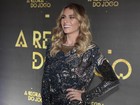 Giovanna Antonelli aposta em look sexy em festa de novela no Rio