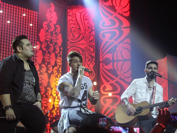 Lucas Lucco canta com a dupla sertaneja Lu e Robertinho em São Paulo (Foto: Thiago Duran/ Ag. News)