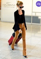 Look do dia: Isabelle Drummond usa modelito elegante em aeroporto no Rio