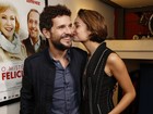 Sophie Charlotte dá beijo em Daniel Oliveira em lançamento de filme