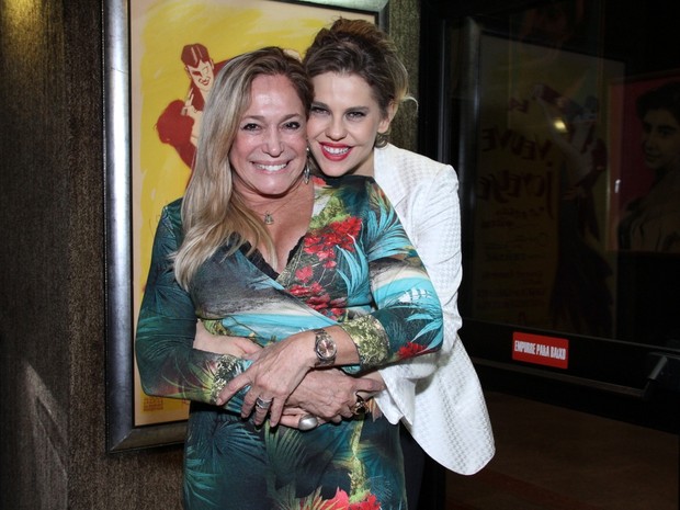 Bárbara Paz e Susana Vieira em teatro no Rio (Foto: Alex Palarea/ Ag. News)