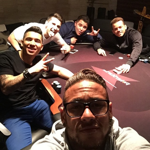 Neymar com os amigos (Foto: Reprodução/Instagram)