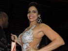 Raíssa Machado capricha no decote em noite de samba na Viradouro