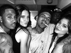 Kendall e Kylie Jenner curtem noite com Chris Brown