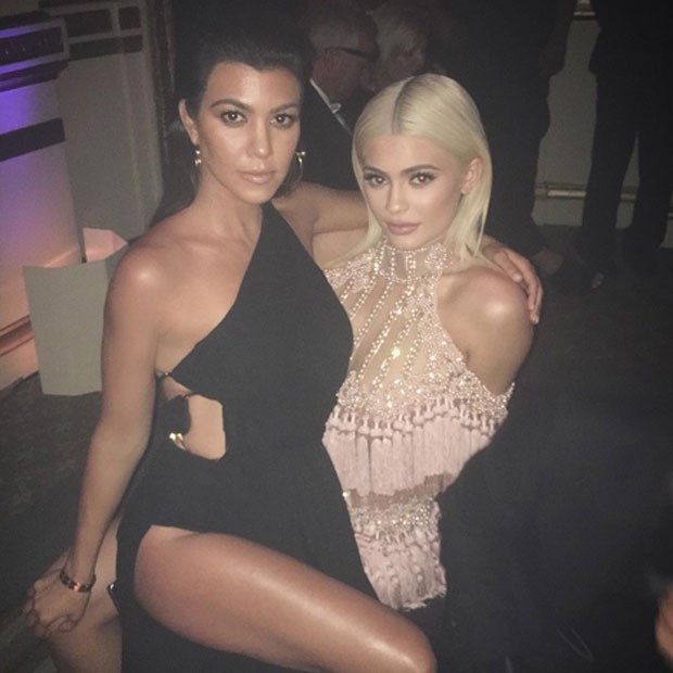 Kourtney Kardashian e Kylie Jenner em festa em Nova York, nos Estados Unidos (Foto: Instagram/ Reprodução)
