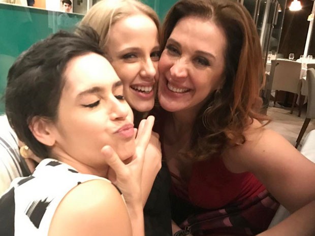 Maria Flor, Marcela Rica e Claudia Raia em restaurante no Rio (Foto: Instagram/ Reprodução)