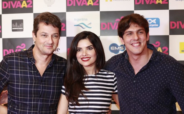 Marcelo Serrado, Vanessa Giácomo e Rafael Infante na pré-estreia do filme Divã 2, no Rio (Foto: Isac Luz/EGO)