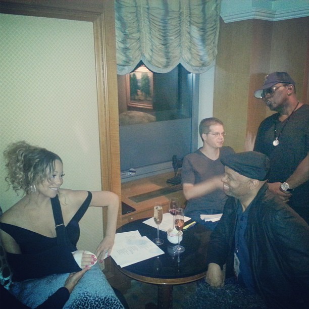 Mariah Carey e a equipe do clipe (Foto: Reprodução/Instagram)
