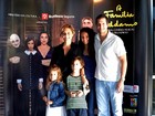 Adriana Esteves e mais famosos levam os filhos para ver musical