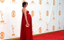 Grávida, Morena Baccarin, atriz brasileira de 'Homeland', vai ao Emmy