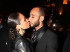 Alicia Keys beija o marido em evento em Nova York