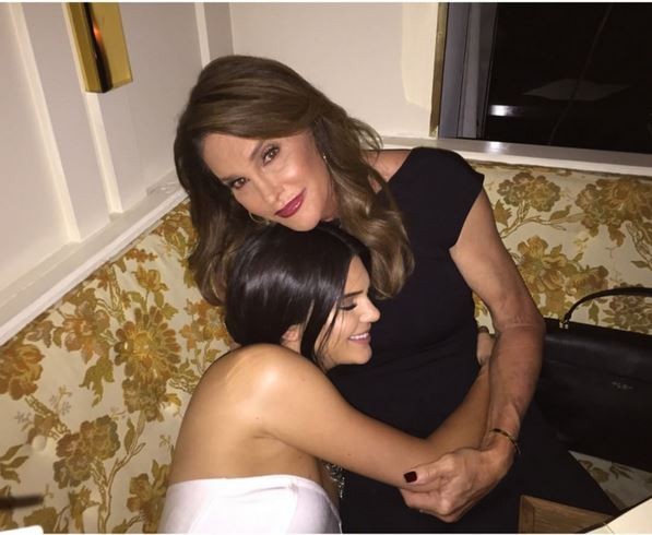 Caitlyn Jenner com a filha, kendall Jenner (Foto: Reprodução/Instagram)
