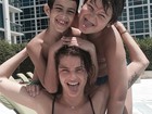 Isabelli Fontana faz careta com os filhos e aproveita piscina