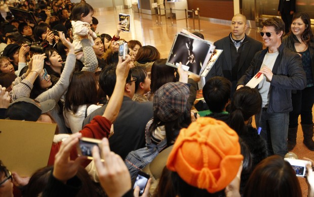 Tom Cruise leva japonesas à loucura (Foto: REUTERS/Issei Kato)