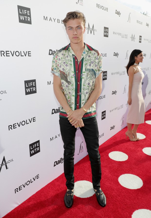 Lucky Blue Smith no Los Angeles Fashion Awards (Foto: AFP)