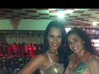 Ex-BBBs Kelly e Noemi curtem noite de samba na quadra do Salgueiro
