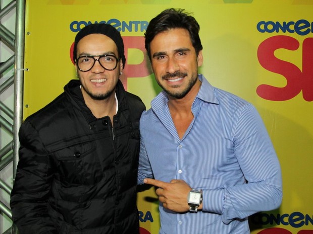 Belo e Júlio Rocha em bastidores de show em São Paulo (Foto: Thiago Duran/ Ag. News)