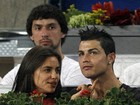 Ah, o amor... Namorada de Cristiano Ronaldo brinca com o gogó do atleta