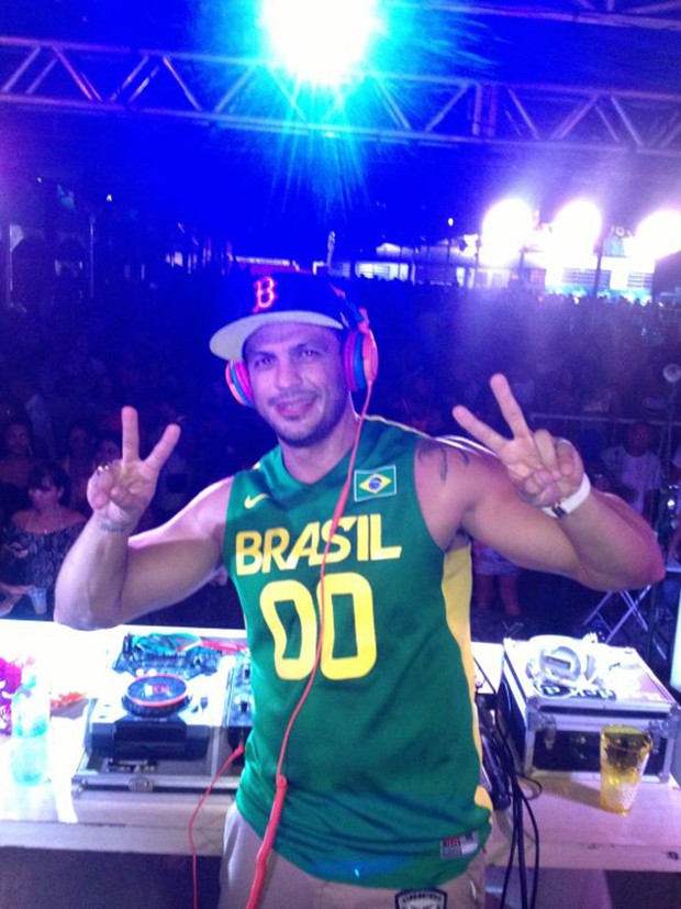 Léber Bambam faz sua primeira apresentação como DJ (Foto: AF Produções / Divulgação)
