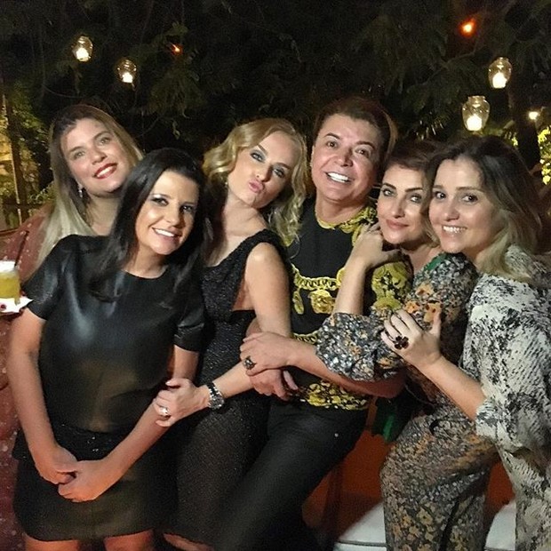 Angélica e David Brazil com amigas em festa no Rio (Foto: Instagram/ Reprodução)
