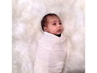 Após viagem, Kim Kardashian posta foto da filha: 'Senti saudade'