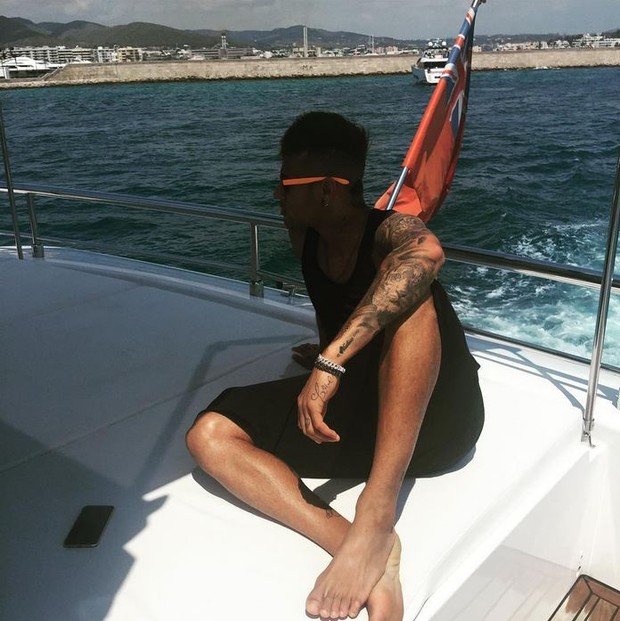 Neymar curte passeio de barco (Foto: Instagram / Reprodução)