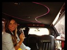 Nicole Bahls passeia de limousine em Nova York