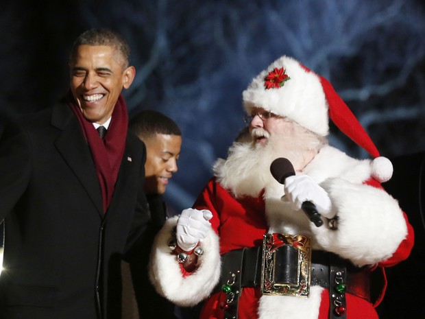 Barack Obama com o Papai Noel (Foto: Reuters)