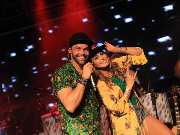 Alexandre Peixe e Alinne Rosa em show em Salvador, na Bahia (Foto: Sércio Freitas/ Ag. Sércio Freitas/ Divulgação)