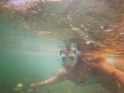 De férias na Bahia, Preta Gil faz mergulho e exibe boa forma