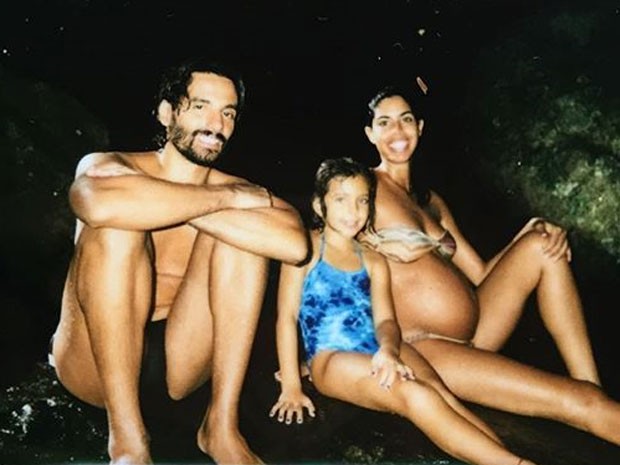 João Paulo Demasi, Bela Gil e Flora (Foto: Instagram/ Reprodução)