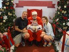 Fernando Medeiros e Aline Gotschalg fazem foto do filho com o Papai Noel