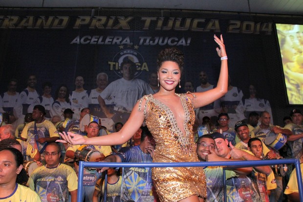 Juliana Alves na quadra da Unidos da Tijuca (Foto: Alex Palarea / AgNews)