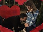 Kelly Key, grávida, ganha beijo na barriga do marido
