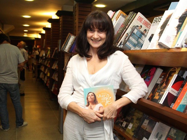 Zezé Polessa no lançamento do livro de Cissa Guimarães (Foto: Alex Palarea / AgNews)