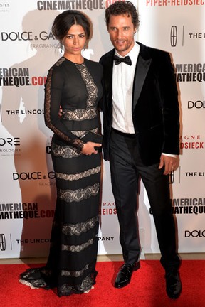 Camila Alves e Matthew McConaughey em premiação em Los Angeles, nos Estados  (Foto: Mark Ralston/ AFP)