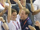 Kate Middleton comemora e mostra parte da barriga em jogo de tênis