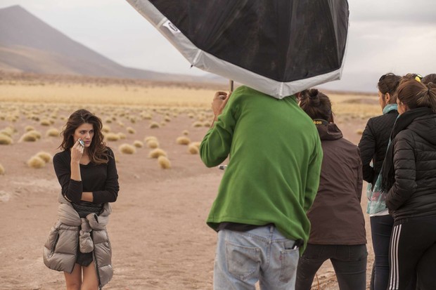 Isabelli Fontana em campanha no Deserto do Atacama, no Chile (Foto: Divulgação)