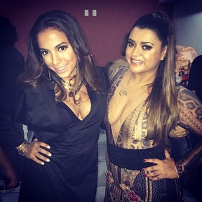 Anitta e Preta Gil em bastidores de show na Zona Oeste do Rio (Foto: Instagram/ Reprodução)