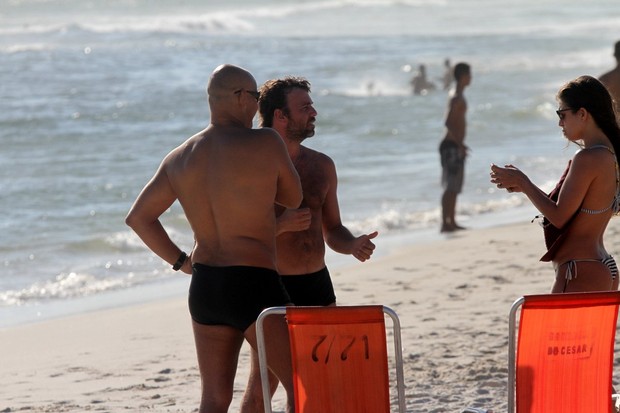 Marcelo Faria na praia da Barra (Foto: Marcos Ferreira / Foto Rio News)