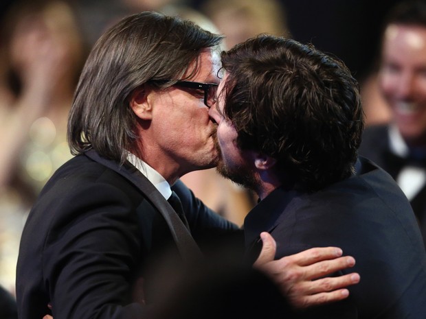 Roteirista Charles Randolph e Christian Bale em prêmio em Los Angeles, nos Estados Unidos (Foto: Christopher Polk/ Getty Images/ AFP)