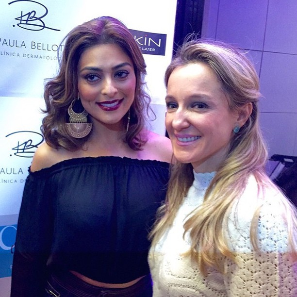 Juliana Paes e Paula Bellotti em evento de beleza no Rio (Foto: Instagram/ Reprodução)