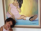 Scheila Carvalho faz foto da filha reproduzindo retrato seu na infância