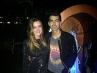 Giovanna Lancellotti posa com Joe Jonas em evento no Rio
