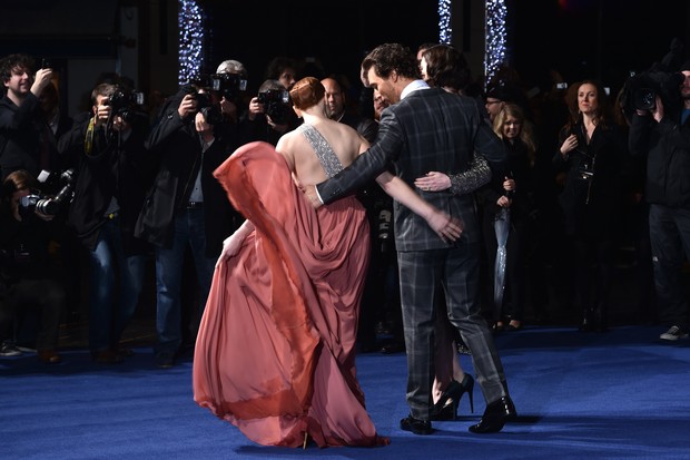 Anne Hathaway, Matthew McConaughey e Jessica Chastain na première de Instellar, em Londres (Foto: AFP)